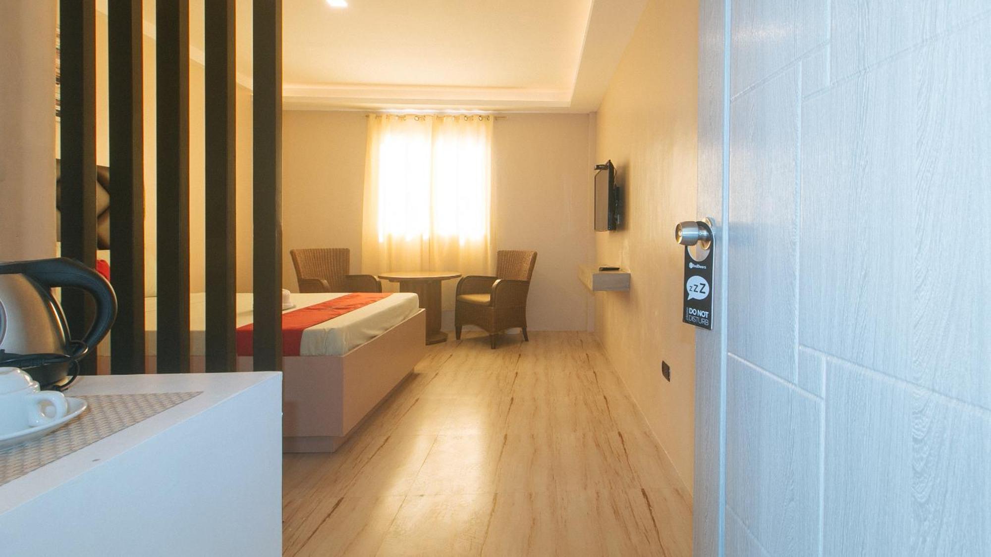 Reddoorz Plus At Seventy Five Inn Near Manila Airport Paranaque City Dış mekan fotoğraf