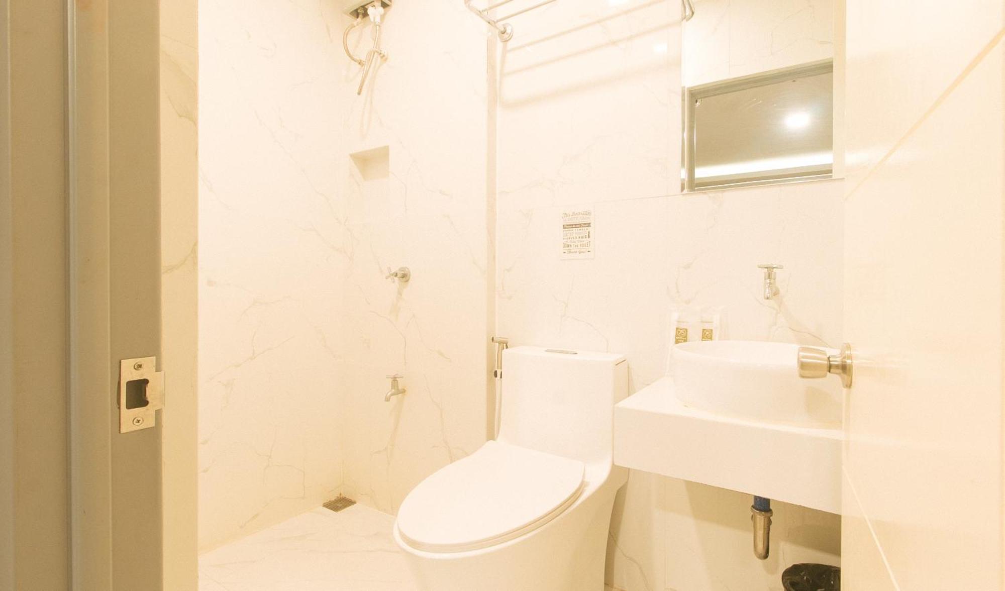 Reddoorz Plus At Seventy Five Inn Near Manila Airport Paranaque City Dış mekan fotoğraf